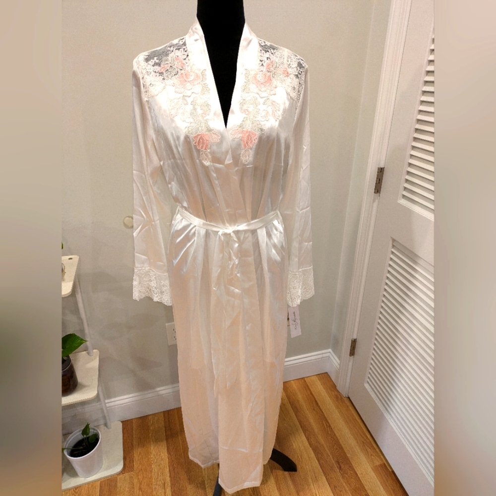 Elegant White Lace Trim Robe & Sleep Dress Size L/XL